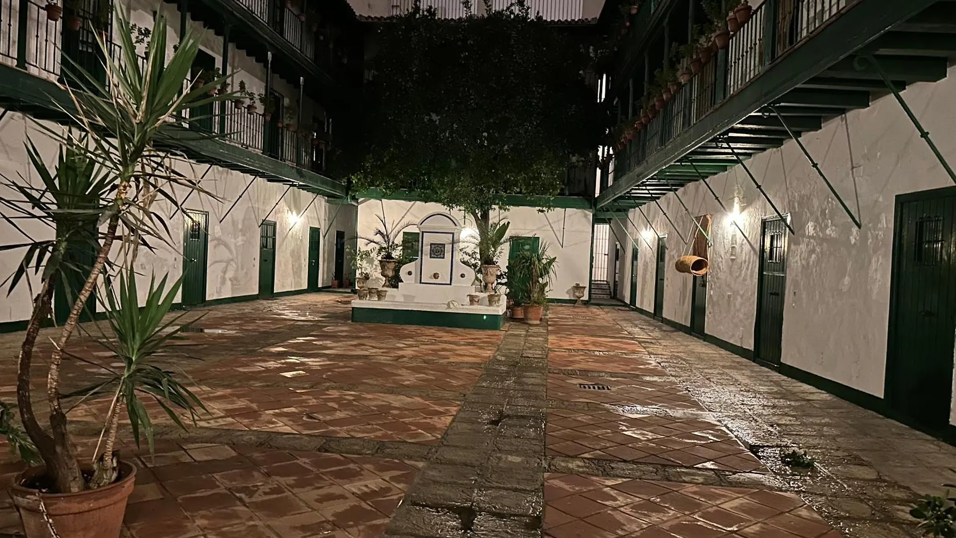Homestay Casa Duque Compartida Familiar 1-Habitacion Con Bano Propio Seville Spain